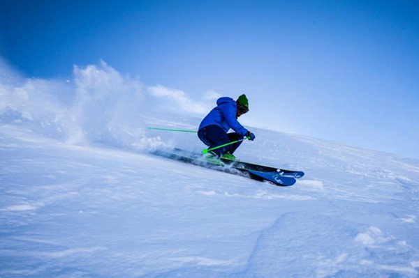 俄罗斯冰雪消费大爆发，滑雪溜冰设备需求暴涨