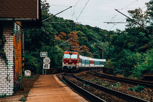 中国至俄罗斯铁路运输专线，快速、可靠、安全
